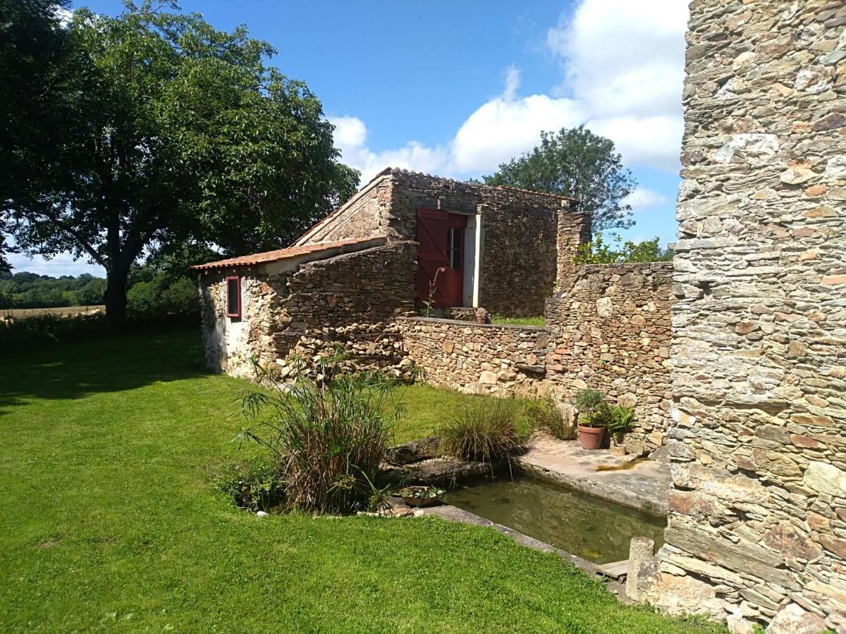 La Petite Maison Dans La Prairie Scille Exterior photo